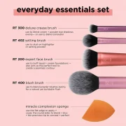 REAL TECHNIQUE EYERYDAY ESSENTIALS BRUSH KIT x4 + SPONGE