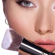 ROYAL COSMETICS The 3D foundation & contour kabuki