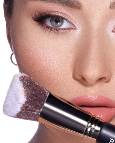 ROYAL COSMETICS The 3D foundation & contour kabuki