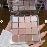 Hold Live Eyeshadow Palette