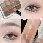 Hold Live Eyeshadow Palette