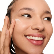 ESSENCE HELLO GOOD STUFF! GLOW SERUM PRIMER